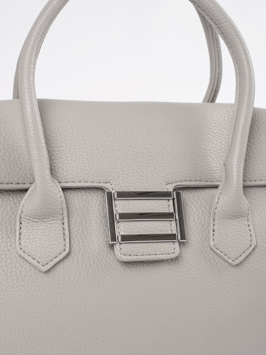 Šedá taška s rukojeťmi a popruhem