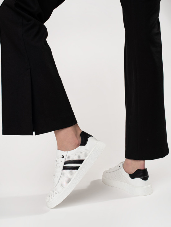 Bílé ažurové tenisky z pravé kůže