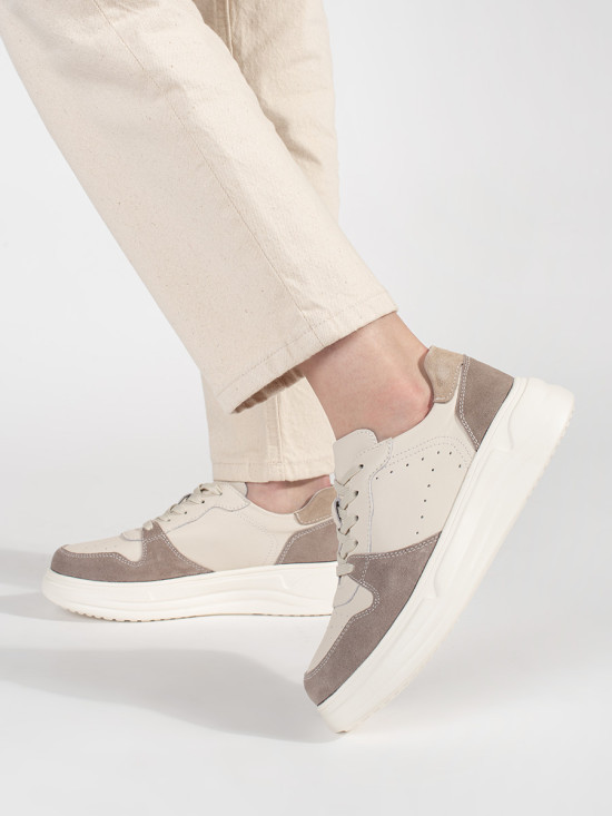 Béžové kožené sneakersy na platformě