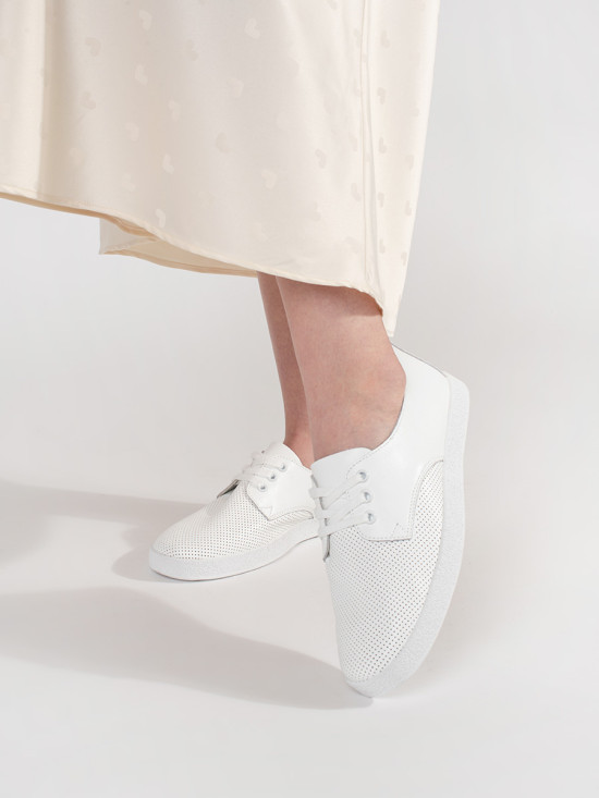 Bílé ažurové tenisky z pravé kůže