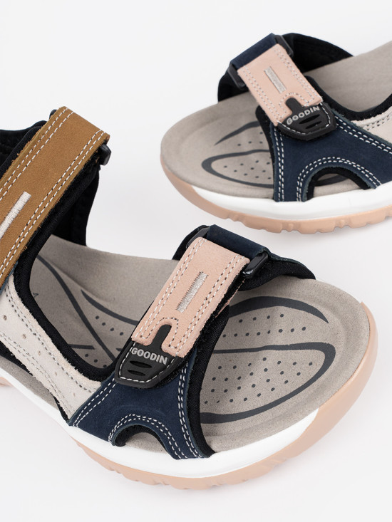 Vícbarevné sportovní sandály