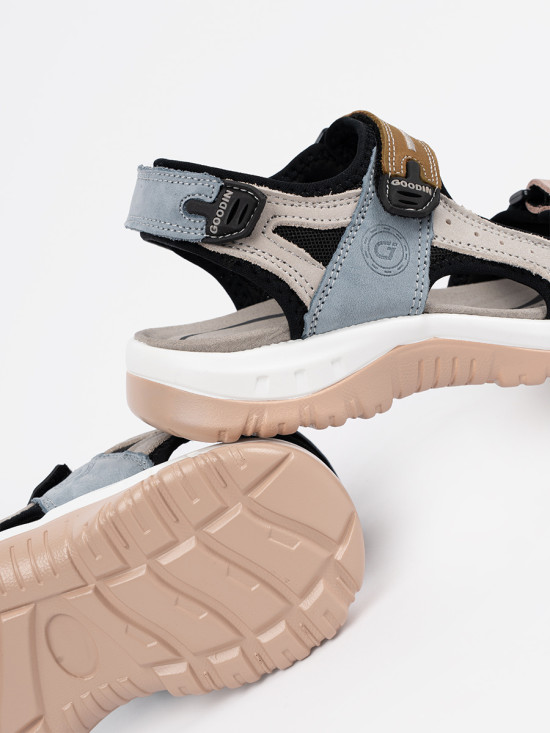 Vícbarevné sportovní sandály