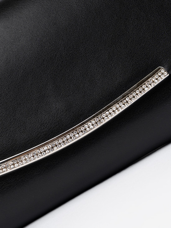 Elegantní černá kabelka s řetízkem