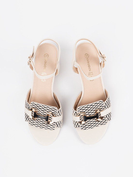 Bílé dámské sandály na středním podpatku