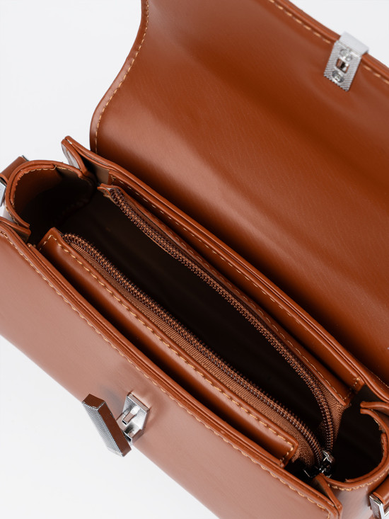 Hnědá malá kabelka s rukojetí