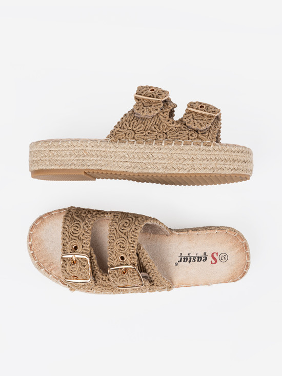 Béžové pletené pantofle na platformě s přezkami