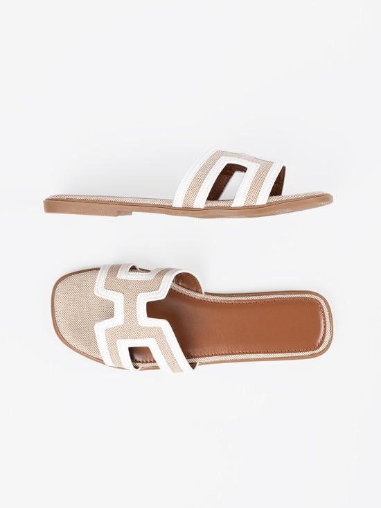 Bílé pantofle na plochém podpatku