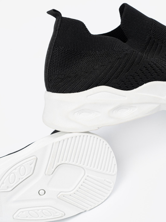 Černé sportovní tenisky