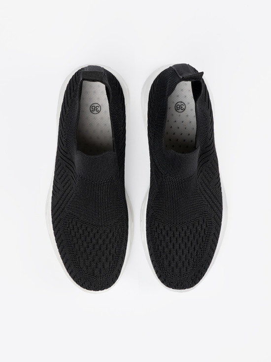 Černé sportovní tenisky