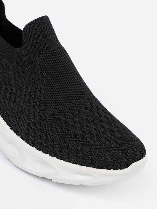 Černé sportovní tenisky