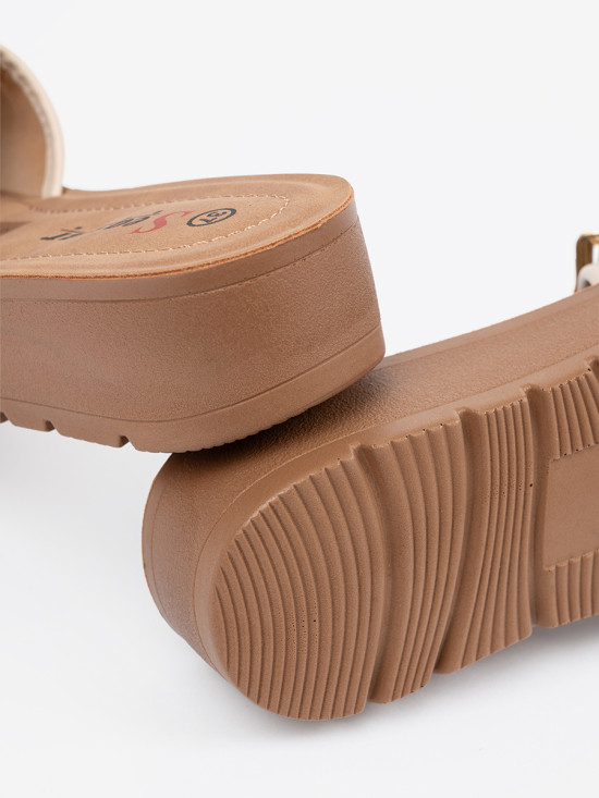 Vícebarevné pantofle s přezkou