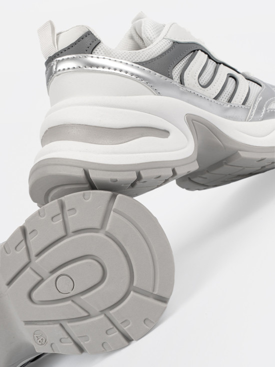 Bílé dámské sneakersy se stříbrnými detaily