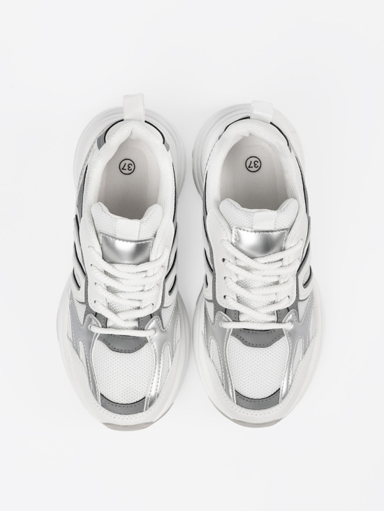 Bílé dámské sneakersy se stříbrnými detaily