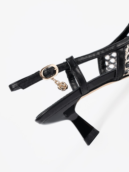 Černé ažurové lodičky na nízkém podpatku