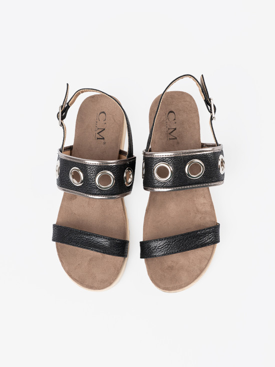 Černé sandály s ozdobnými kovovými kroužky
