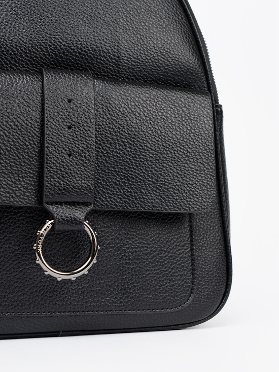 Černý dámský batoh z eko kůže