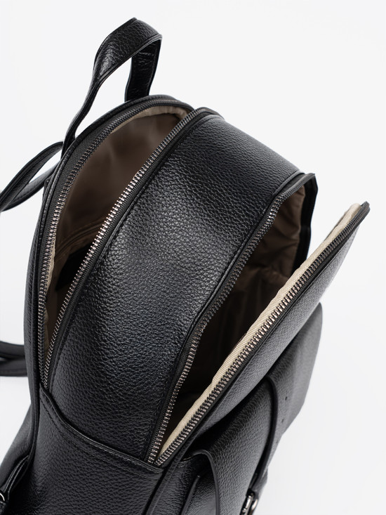 Černý dámský batoh z eko kůže