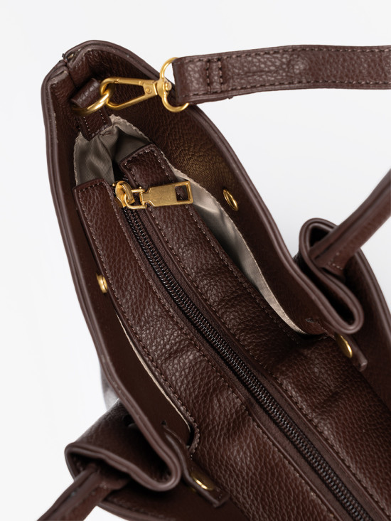 Prostorná taška v tmavě hnědé barvě z eko kůže