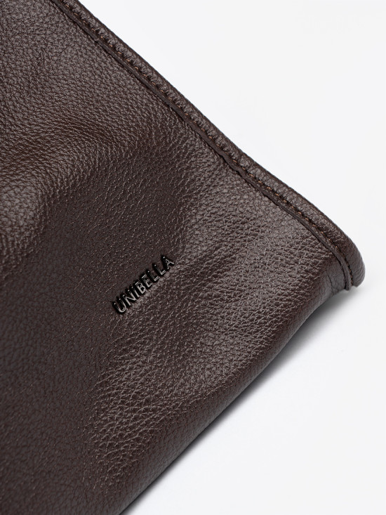 Klasická hnědá kabelka přes rameno