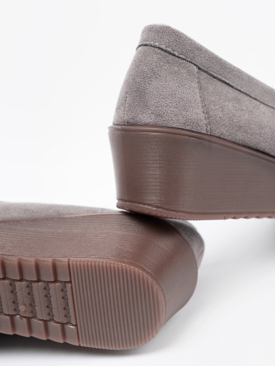 Šedé polobotky se zlatým medvídkem