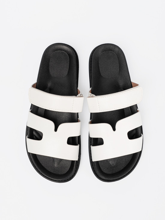 Pohodlné bílé pantofle na platformě