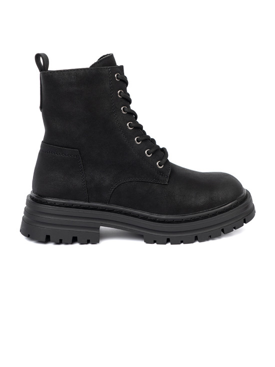 Černé kotníkové boty se šněrováním a protiskluzovou podrážkou