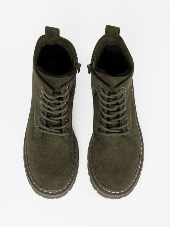 Tmavě zelené kotníkové boty se semišovým detailem