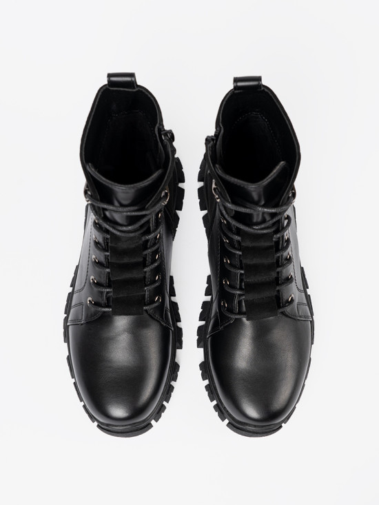 Černé kotníkové kozačky s masivní podrážkou a zipem