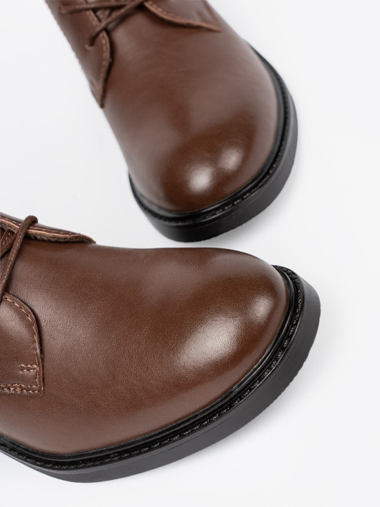 Hnědé šněrovací kotníkové boty s nízkým podpatkem