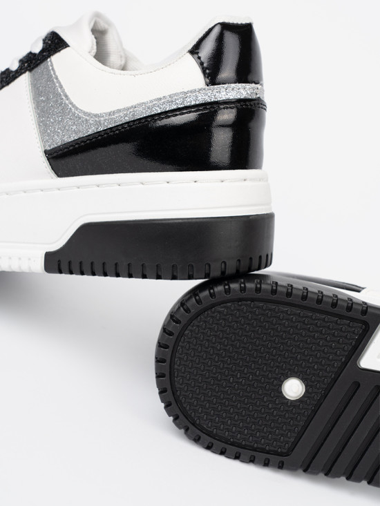 Černo-bílé sneakersy se stříbrnými detaily