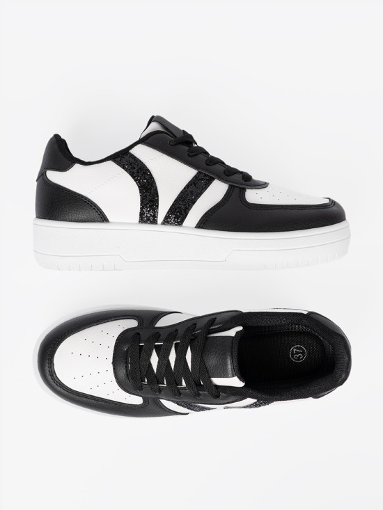 Stylové černo-bílé sneakersy s třpytivými detaily