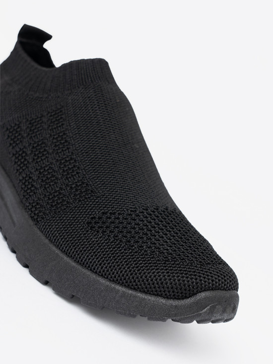 Černé sportovní slip-on tenisky s textilním svrškem