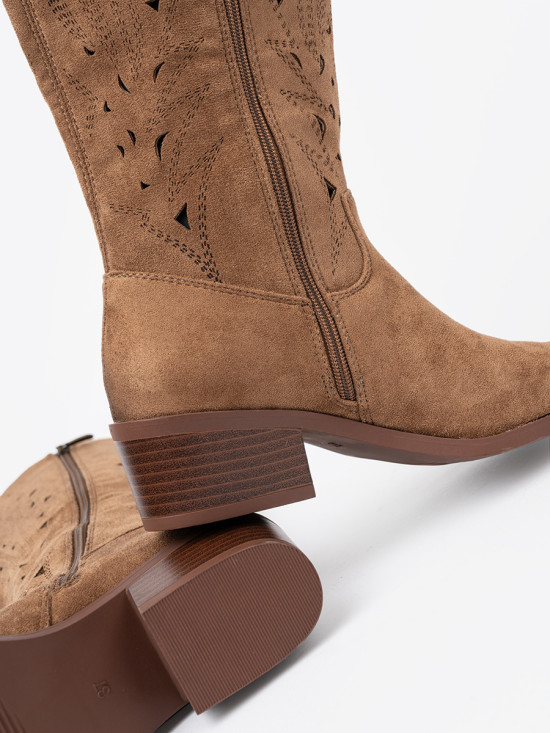 Hnědé ažurové kozačky nad kolena