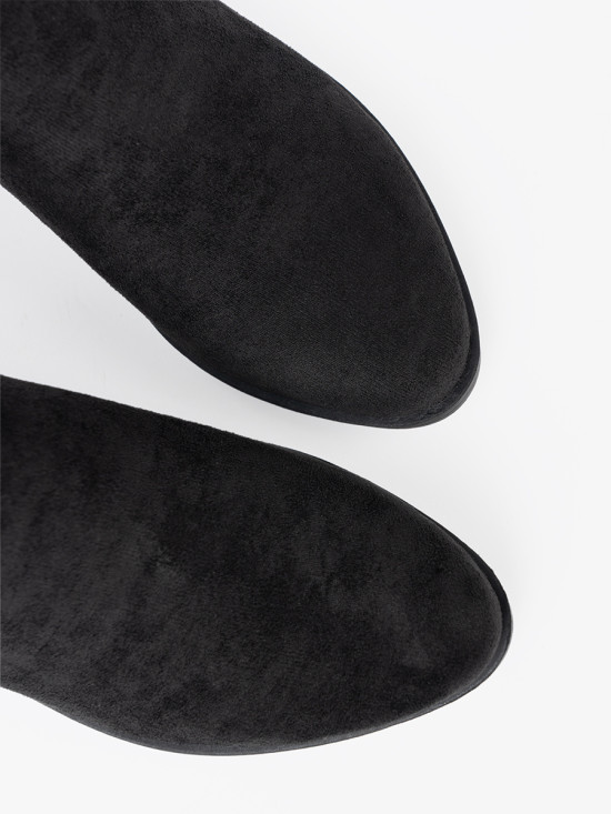 Černé kotníkové boty s výřezy