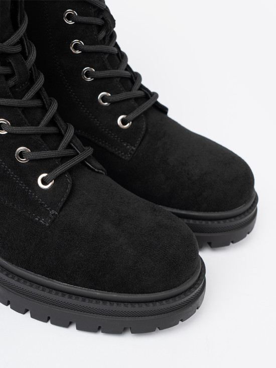 Elegantní černé workery se třpytivými krystalky