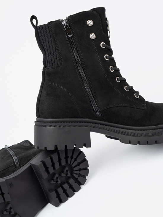 Elegantní černé workery se třpytivými krystalky