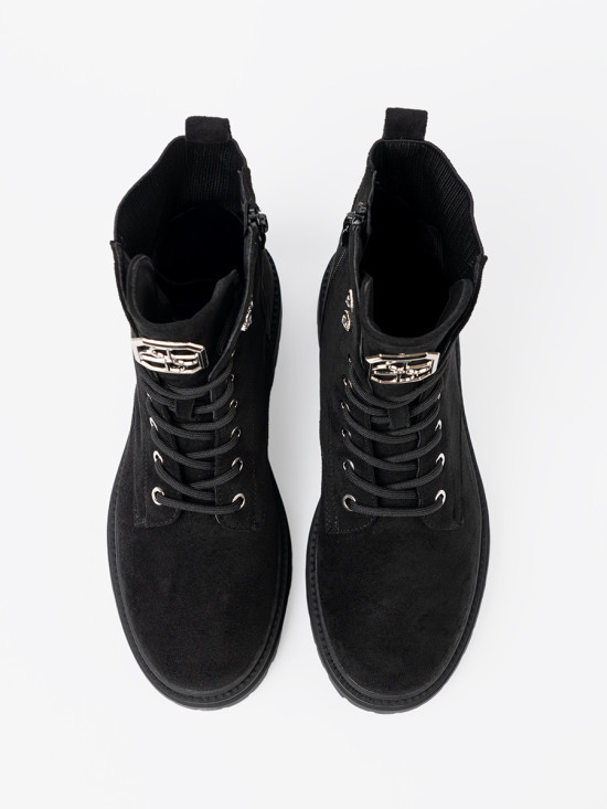 Elegantní černé workery se třpytivými krystalky