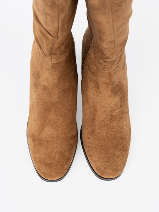 Karamelové kotníkové kozačky s řaseným svrškem na vysokém podpatku