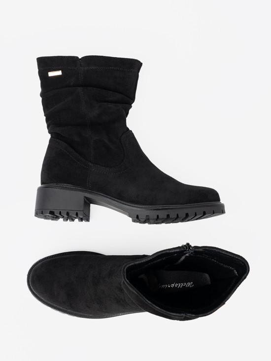 Černé kotníkové kozačky s nařaseným svrškem a zipem