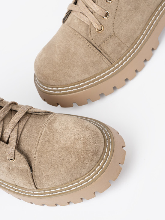 Béžové kotníkové boty se srdcem a hrubou podrážkou