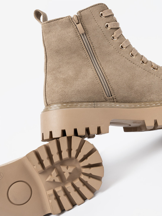Béžové kotníkové boty se srdcem a hrubou podrážkou
