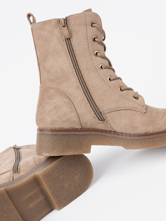 Stylové béžové workery s plochou podrážkou