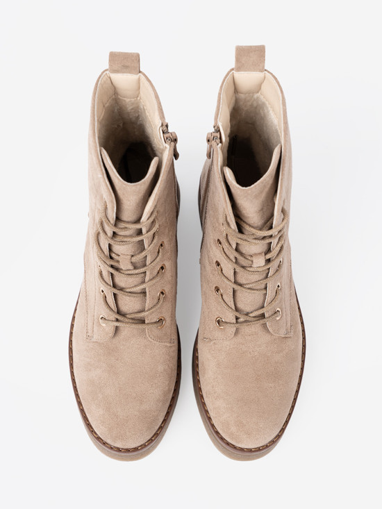 Stylové béžové workery s plochou podrážkou