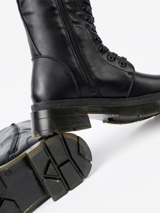 Klasické černé kozačky se šněrováním a zipem