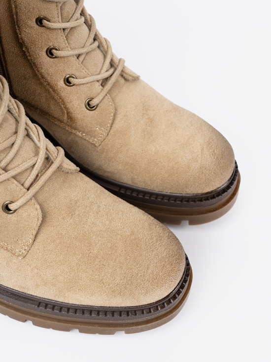 Béžové semišové kotníkové boty s hrubou podešví