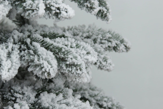 Umělý zasněžený stromek Smrk 220 cm