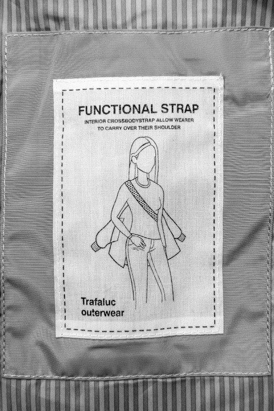 Šedá zimní bunda s prodlouženými rukávy