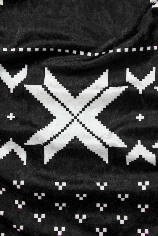 Černé sametové vánoční šaty