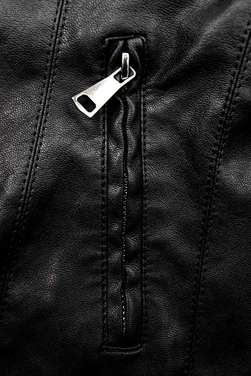 Černá koženková bunda se vzorovanou podšívkou