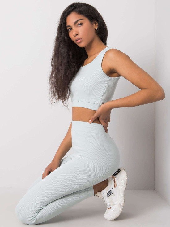 Světle modrý pruhovaný sportovní komplet